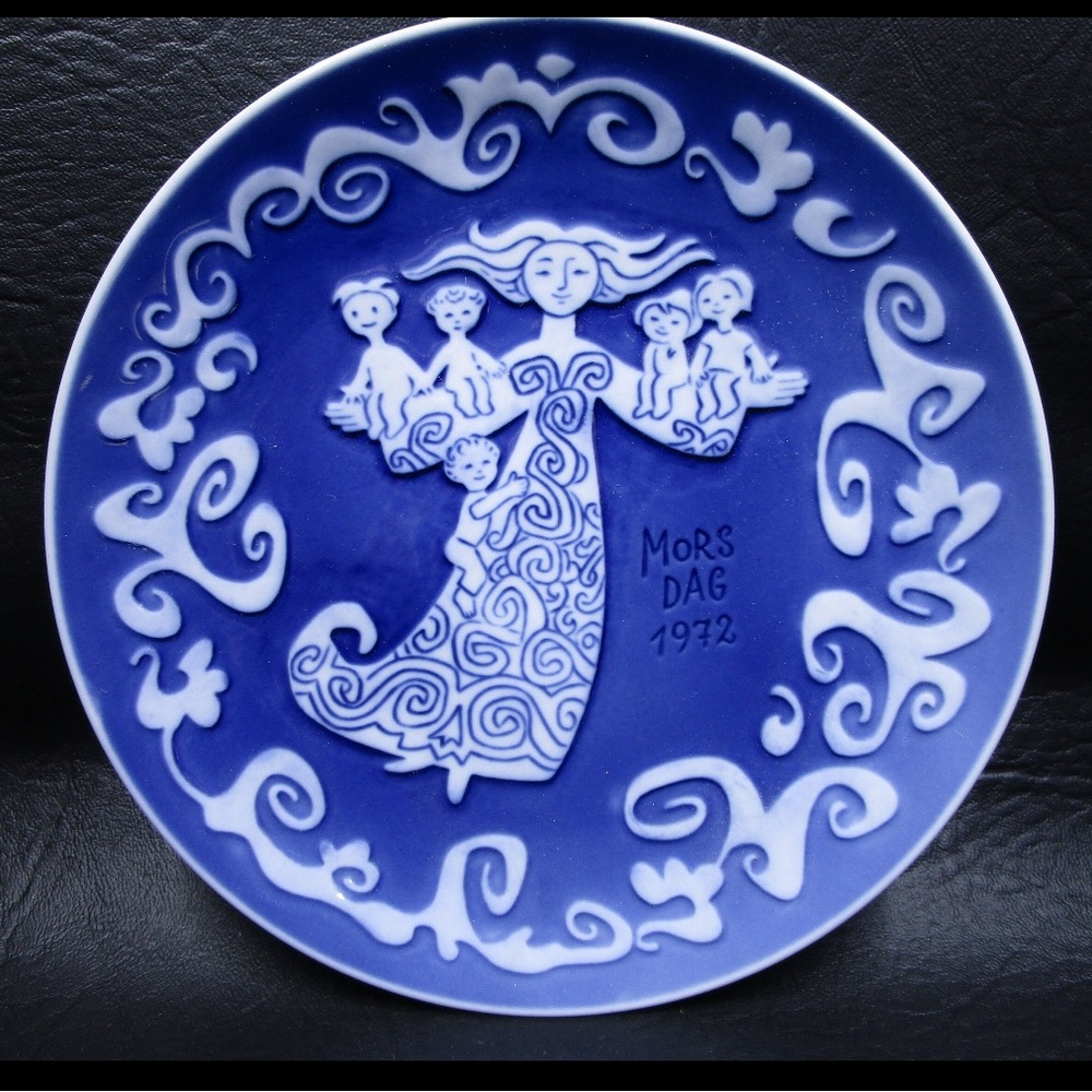 Royal Copenhagen Denmark‎ 1972 Mother's Day Plate Baby Mother Blue White 6”